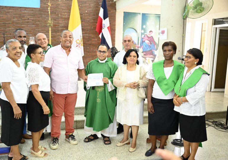 Alcalde José Andújar trabaja junto a comunitarios en remozamiento de Parroquia de Manoguayabo