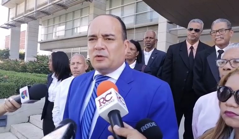 VIDEO | Depositan denuncia por supuesto desvío de 3 mil millones de pesos de las AFP en compra de acciones César Iglesias