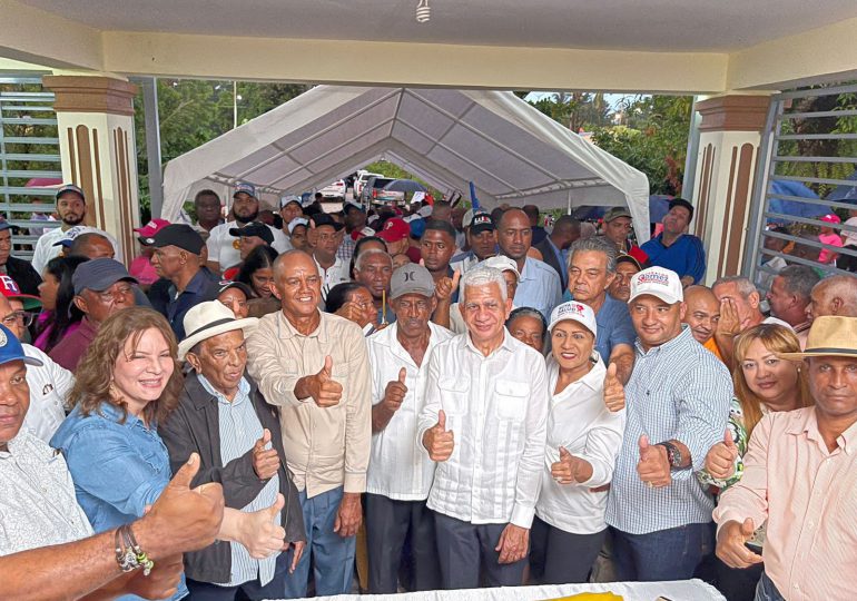 Presidente del senado Ricardo de los Santos encabeza juramentación de decenas de dirigentes del PLD en el PRM