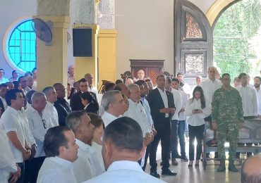 VIDEO | Presidente Abinader encabeza misa en honor a fallecidos en tragedia de San Cristóbal