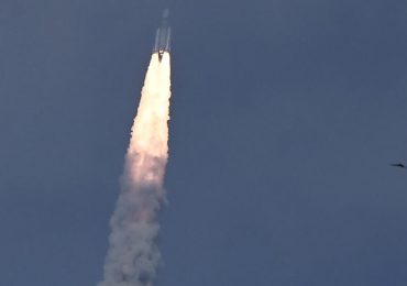 Misión espacial no tripulada de India entra en órbita lunar