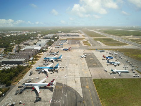 Autoridades cierran aeropuertos menos el de Punta Cana ante paso de tormenta Franklin