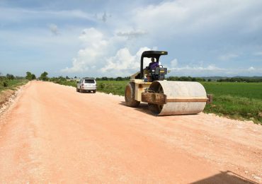 VIDEO | Ministro de Agricultura inicia reparación de 137 kilómetros de caminos vecinales en la provincia Duarte