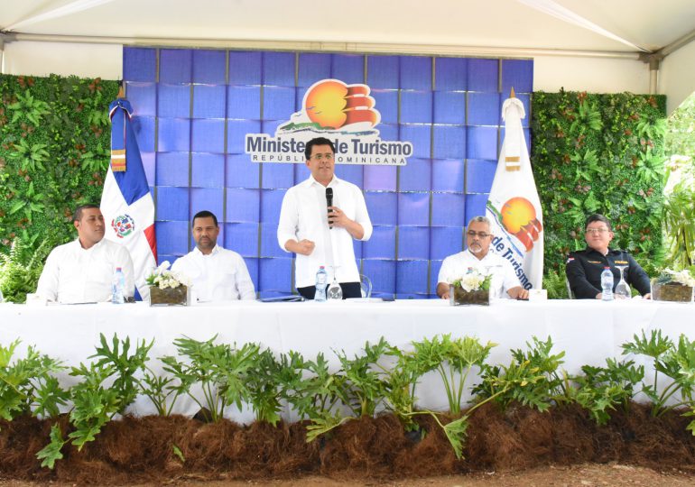 VIDEO | Ministro de Turismo deja iniciados trabajos en vías de Las Terrenas, Samaná