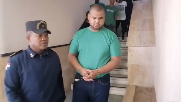 VIDEO | Aplazan otra vez coerción contra sargento policial acusado de herir de bala a un hombre en restaurante