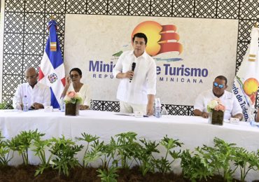 Ministro de Turismo deja iniciados trabajos en calles de Bayahibe a un costo cercano a los 53 millones de pesos