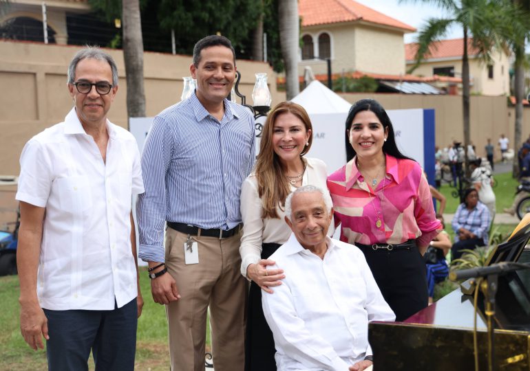 Banco Popular, ADN y Mazda llevan alegría a residentes de Las Praderas a ritmo del piano de Rafael Solano