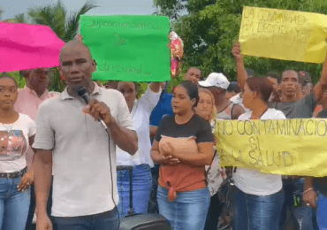VIDEO | Comunitarios amenazan con cerrar carretera Las Galeras - Samaná si no retiran planta eléctrica