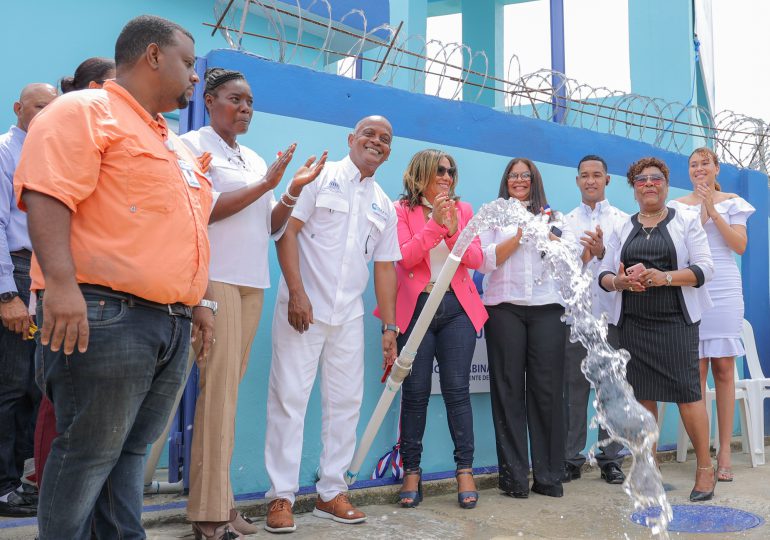 Enadom y CORAABO inauguran el primer acueducto en la comunidad La Malena, Boca Chica