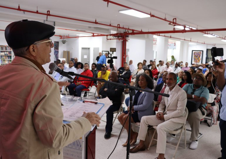 Ayuntamiento Santo Domingo Este creará oficina de apoyo a dominicanos en el exterior