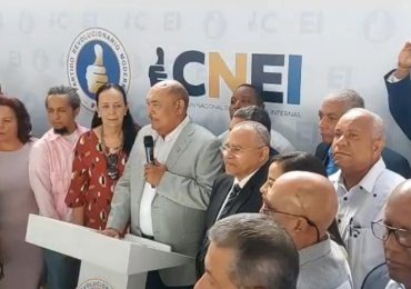 VIDEO | Ramón Alburquerque inscribe su precandidatura a la presidencia por el PRM; advierte a Luis Abinader a no usar recursos del Estado