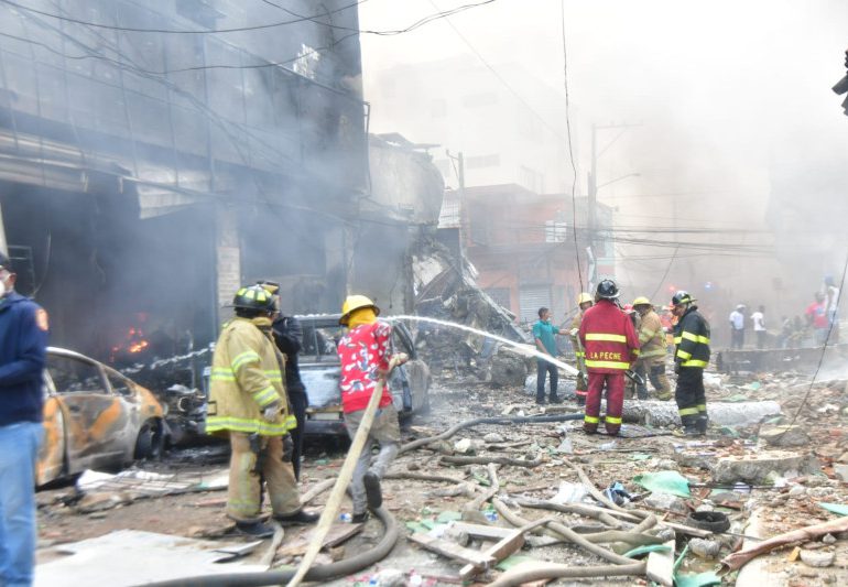 Autoridades avanzan investigación del incendio en San Cristóbal