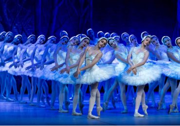 El ballet nacional de Cuba presenta “El lago de los Cisnes”