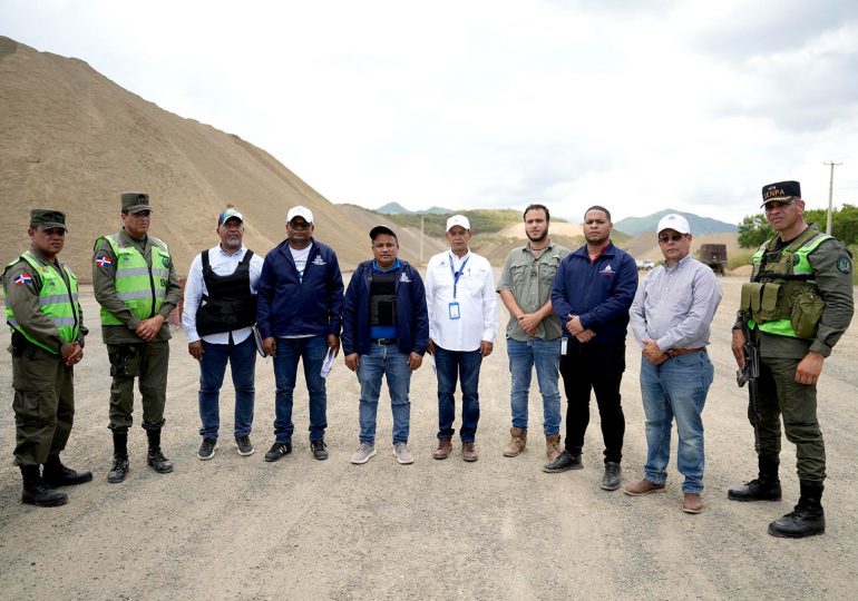 Medio Ambiente realiza  junto a la Proedemaren y el Senpa operativo de fiscalización de minas y empresas de agregados en Navarrete  