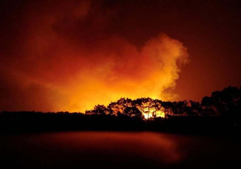 Incendios forestales en Hawái obligan a evacuaciones y rescates acuáticos
