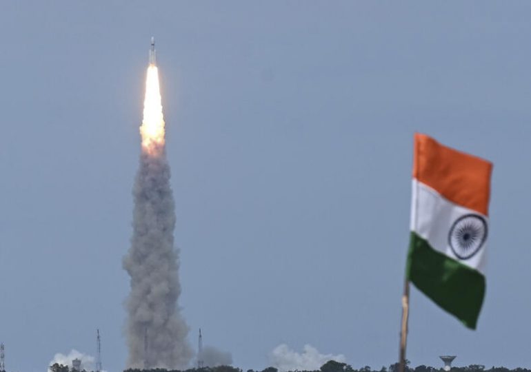 Misión lunar de India supera una etapa más antes de alunizaje