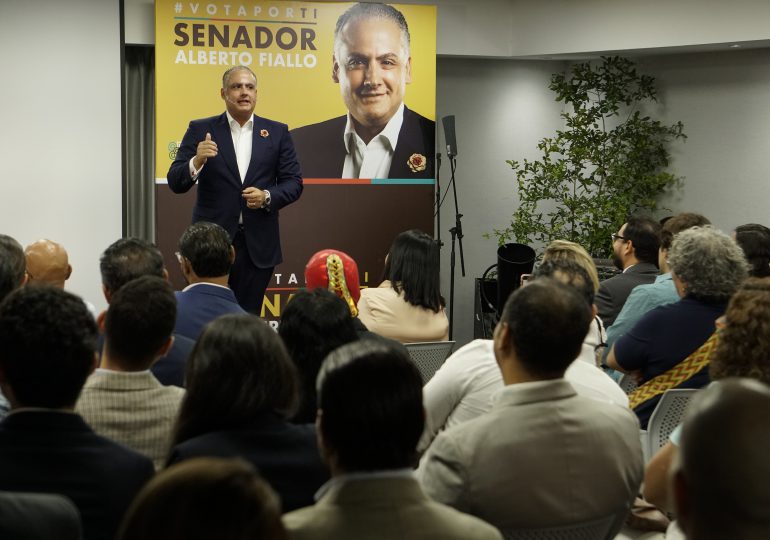 Presentan Alberto Fiallo como candidato a senador del DN por Opción Democrática