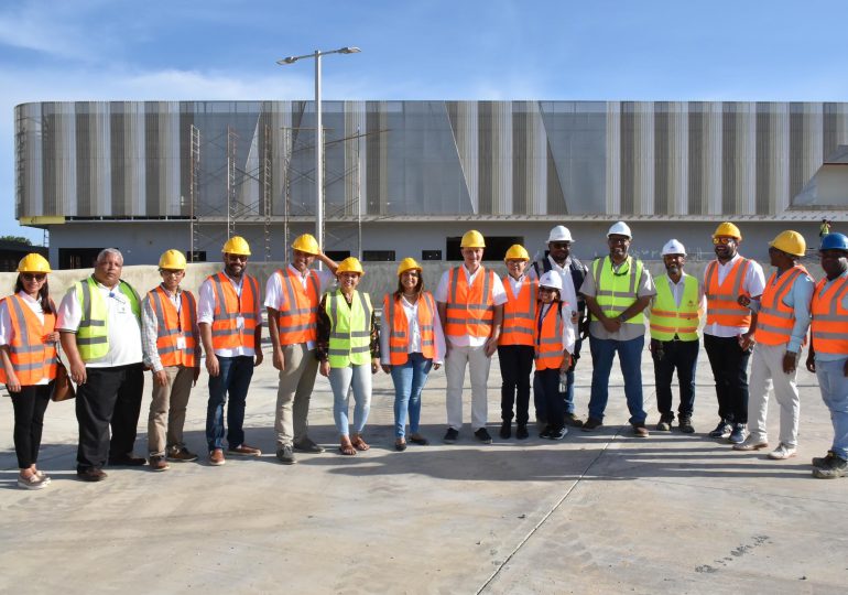 Ministro de Economía visita construcción del Hospital Regional San Vicente de Paúl en la provincia Duarte  