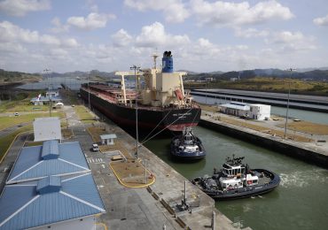 Presidente de Panamá resta importancia a restricciones de tránsitos por el Canal
