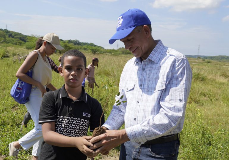 INDRHI realiza jornada infantil de reforestación; busca incentivar el cuidado al medio ambiente en generaciones de relevo