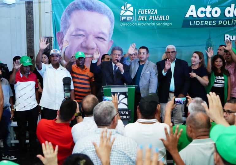 Rumbo a meta de 2 millones de afiliados en la FP, Leonel Fernández juramenta en Santiago renunciantes del PRM, PLD y AlPais