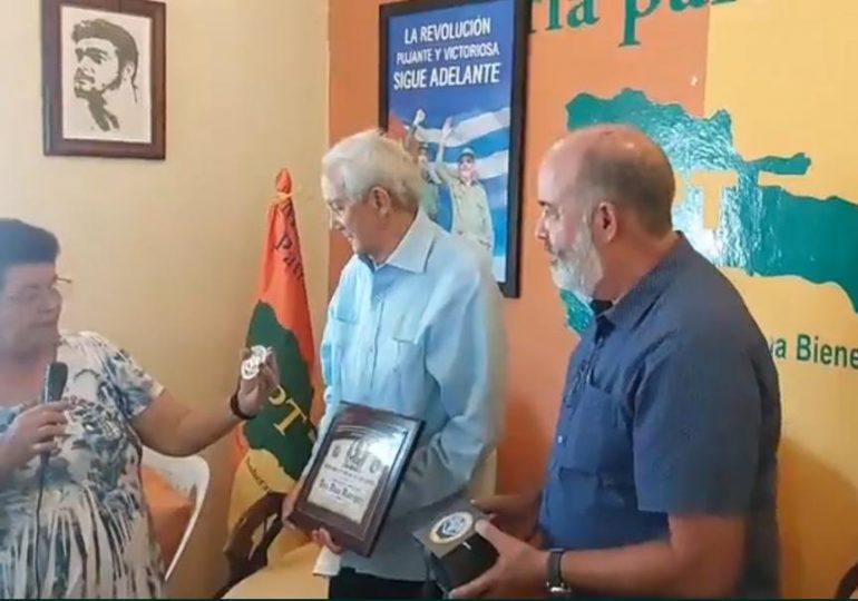 Movimiento de Solidaridad con Cuba entrega a Iván Rodríguez “Medalla de la Victoria”
