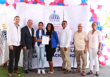 200 jóvenes de Las Guáranas son capacitados “Verano Maker” por los CTC