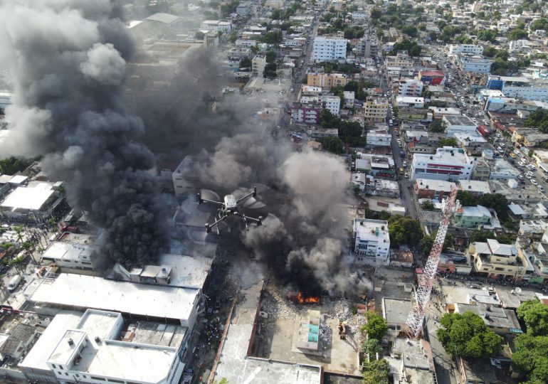 Ministro Joel Santos y el director del 9-1-1 se trasladan a asistir en explosión ocurrida en San Cristóbal