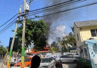 FOTOS | Se produce incendio en plaza comercial Paseo De La Costanera, en Las Terrenas