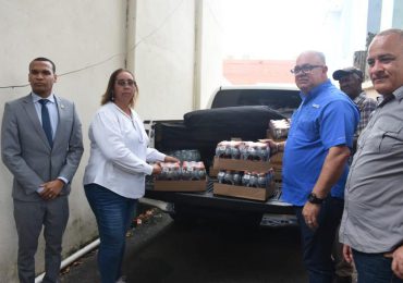 Mescyt dona alimentos y agua potable a familias afectadas por explosión en San Cristóbal