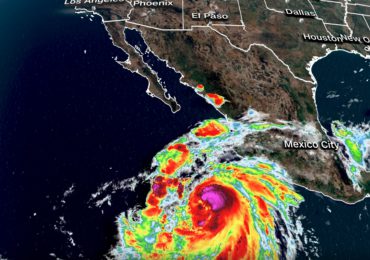 Huracán Hilary avanza hacia el noroeste de México como categoría 4