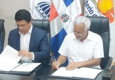 Ministerios de Educación y de Turismo firman convenio; dan primeros pasos para crear la materia de turismo en liceos y escuelas