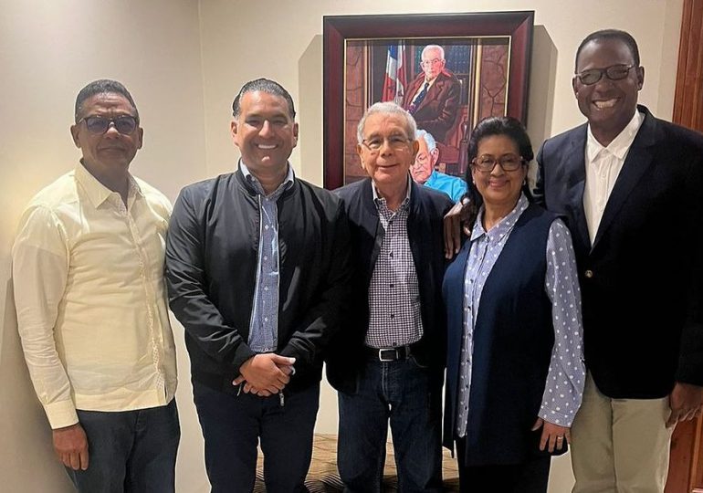Danilo Medina y miembros del PLD afinan detalles para fortalecimiento del partido