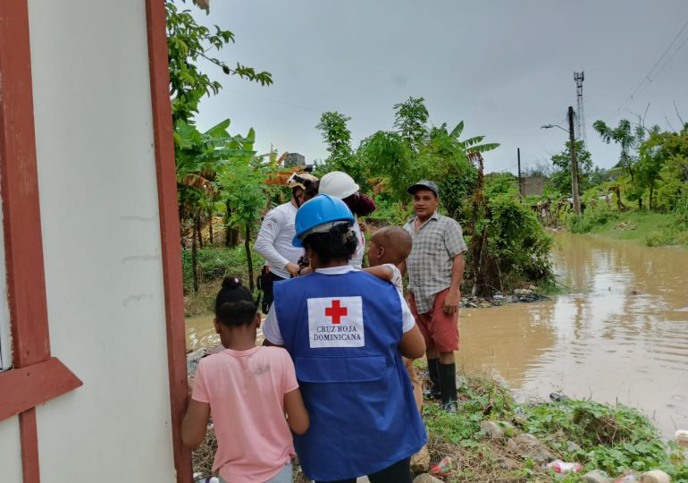 Cruz Roja Dominicana Filial Herrera traslada ciudadanos ante los efectos de Franklin