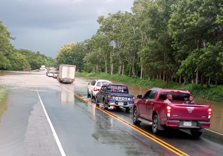 MOPC deja abierto tránsito vehicular por la autopista hacia Samaná