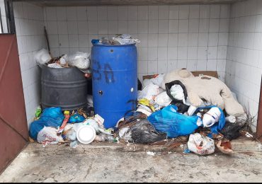 Deficiente recogida de basura en el Ensanche Isabelita, Santo Domingo Este