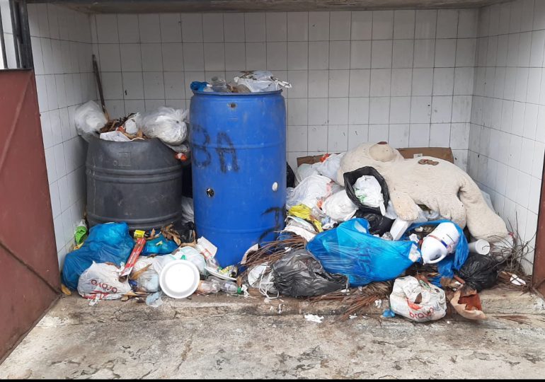 Deficiente recogida de basura en el Ensanche Isabelita, Santo Domingo Este