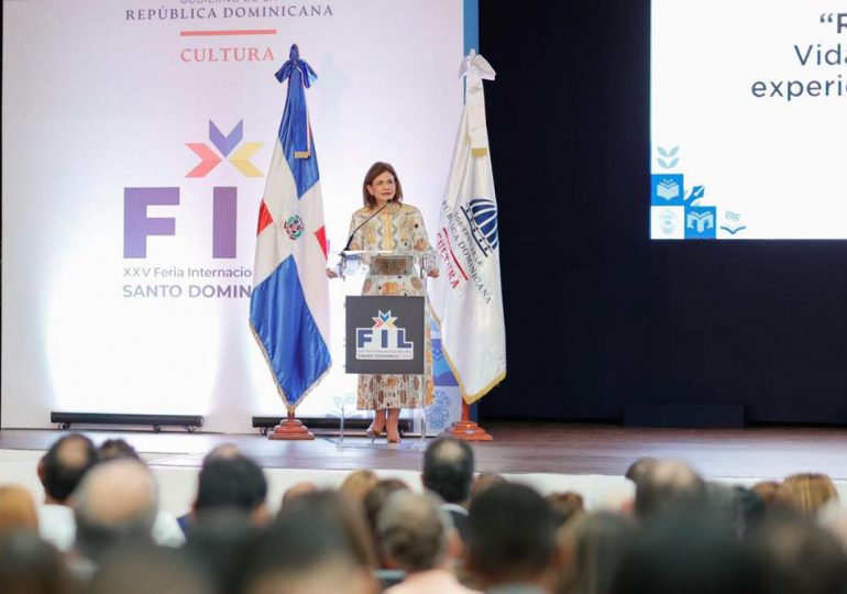 Raquel Peña ofrece conferencia magistral en la Feria del Libro