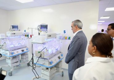 Abinader entrega Hospital Materno Infantil y el remozamiento de la Unidad de Diálisis en el Marcelino Vélez