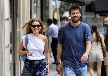 Gerard Piqué y Clara Chía lucen muy sonrientes en paseo por Barcelona