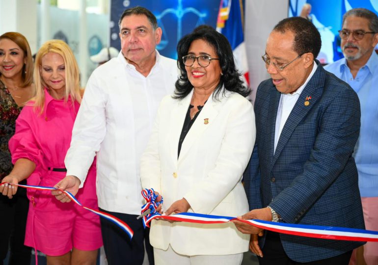 Tribunal Constitucional inaugura stand en la XXV FILSD