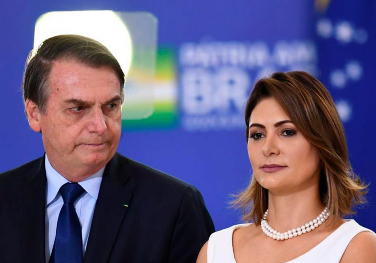 Bolsonaro y su esposa guardan silencio ante la policía por escándalo de joyas