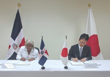 Embajador del Japón firmó acuerdo de donación con una escuela de Dajabón