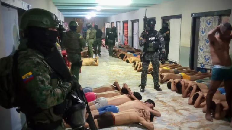 Crisis en cárceles de Ecuador: 800 militares intervinieron la Penitenciaria de Guayaquil para desarmar organizaciones delictivas