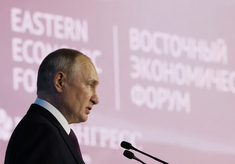 Putin pospone a "fin de año" posible anuncio de candidatura a su reelección