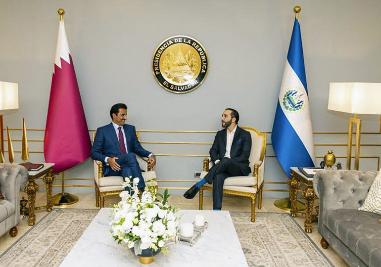 Bukele recibe en El Salvador al emir de Catar y firman acuerdos de cooperación