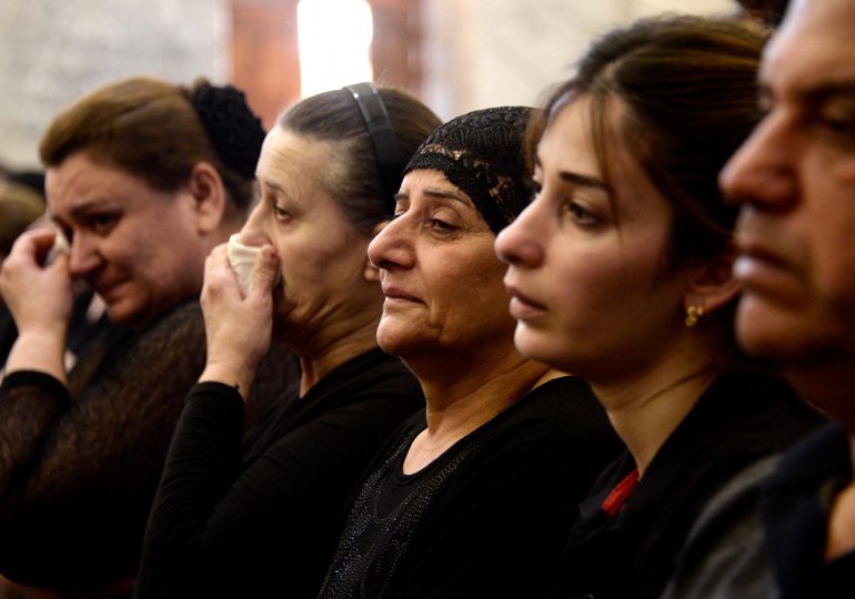 Dolor e ira en misa por las cien víctimas del incendio en Irak