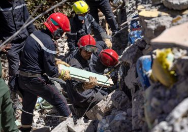 Carrera contra el reloj para encontrar supervivientes del sismo de Marruecos