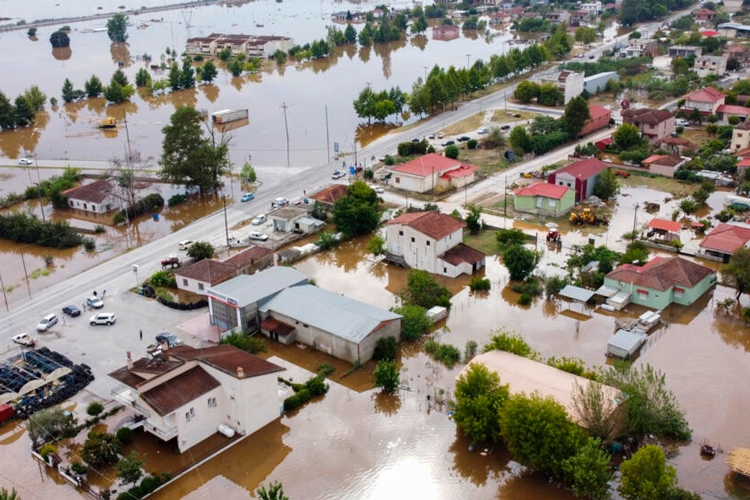 Reportan más de dos mil trescientos muertos por inundaciones en Libia