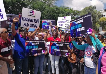 VIDEO | Enfermeras protestan frente al Palacio Nacional en reclamo de pensiones